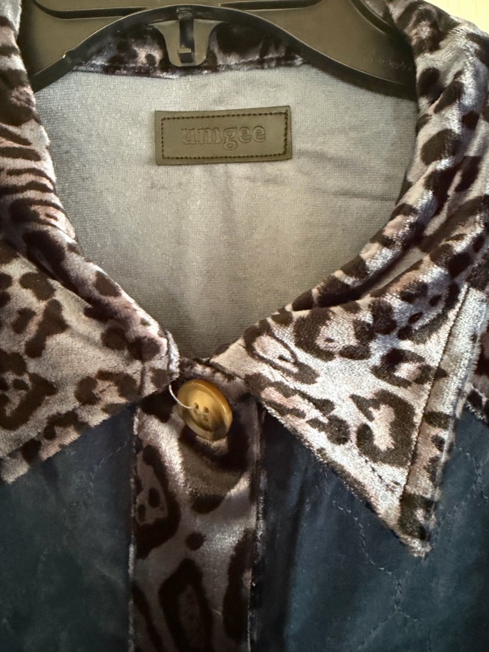 NWT Umgee Dark Blue Quilted w/Leopard Collared Shirt/Jacket/Shacket. Size S - Picture 2 of 5